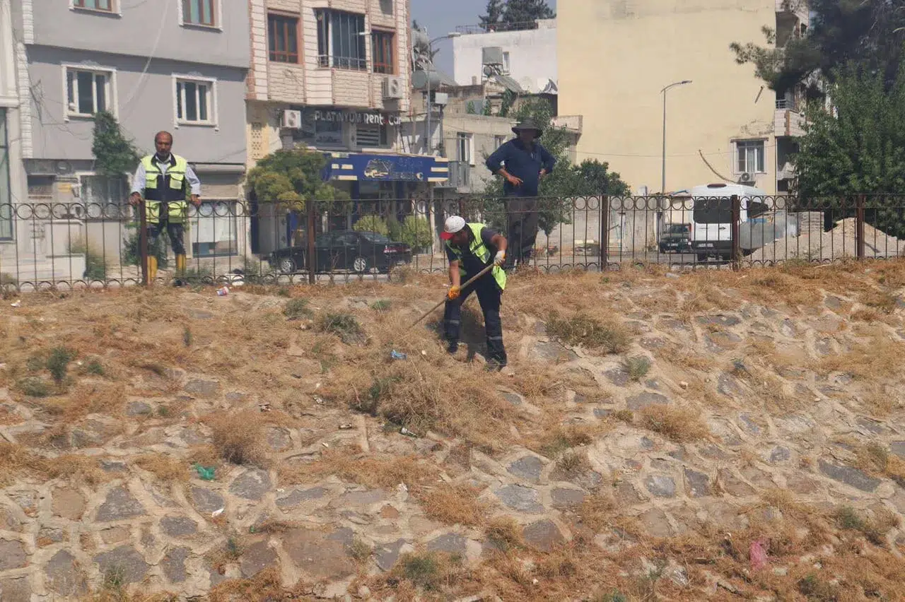 Kilis'te Kanalboyu'nda kapsamlı temizlik çalışmaları devam ediyor