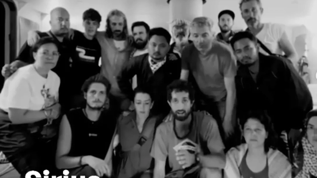 Sumud Filosu'ndaki Siruis gemisindeki 38 aktivistin isimleri