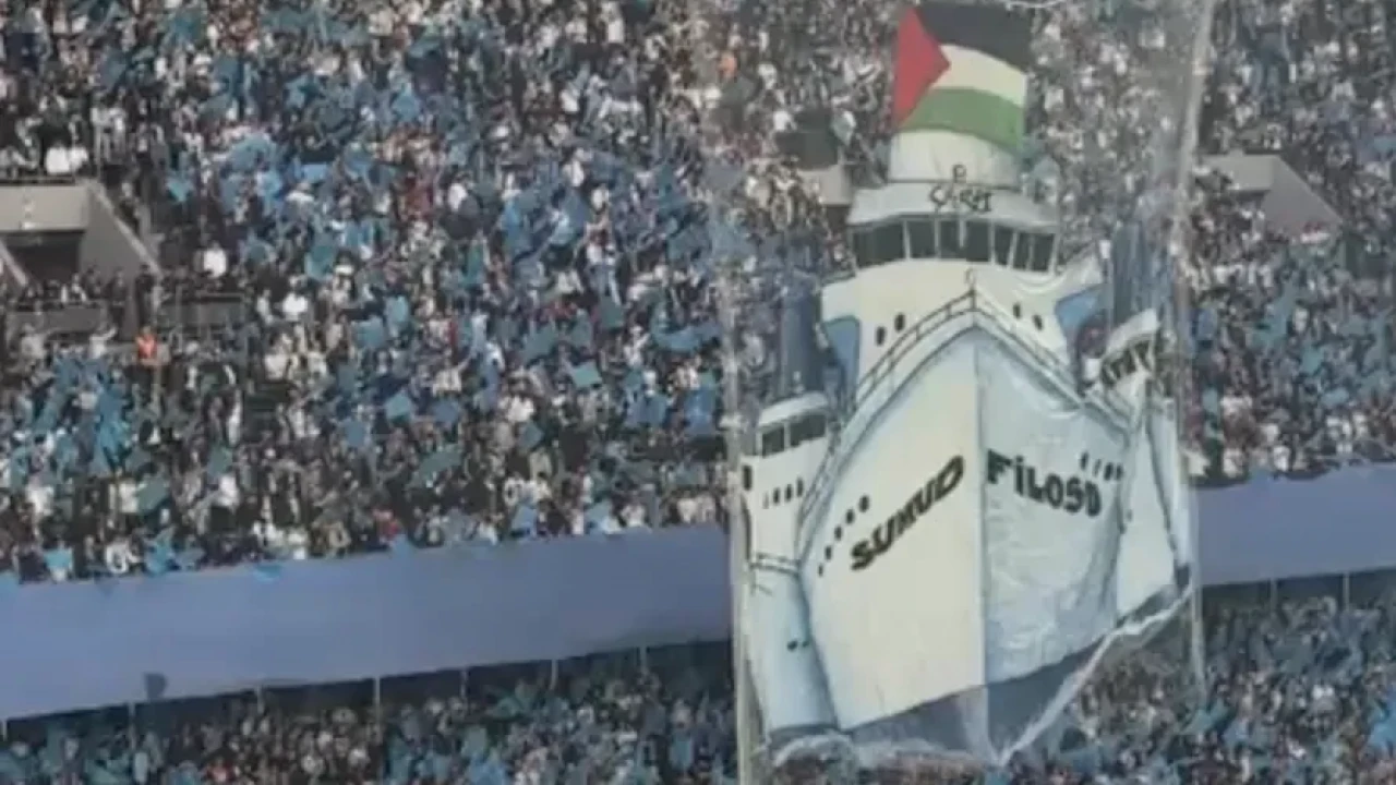 Dev Derbinin en anlamlı karesi: Beşiktaş taraftarı Filistin için tek vücut oldu! İşte o kareografi!