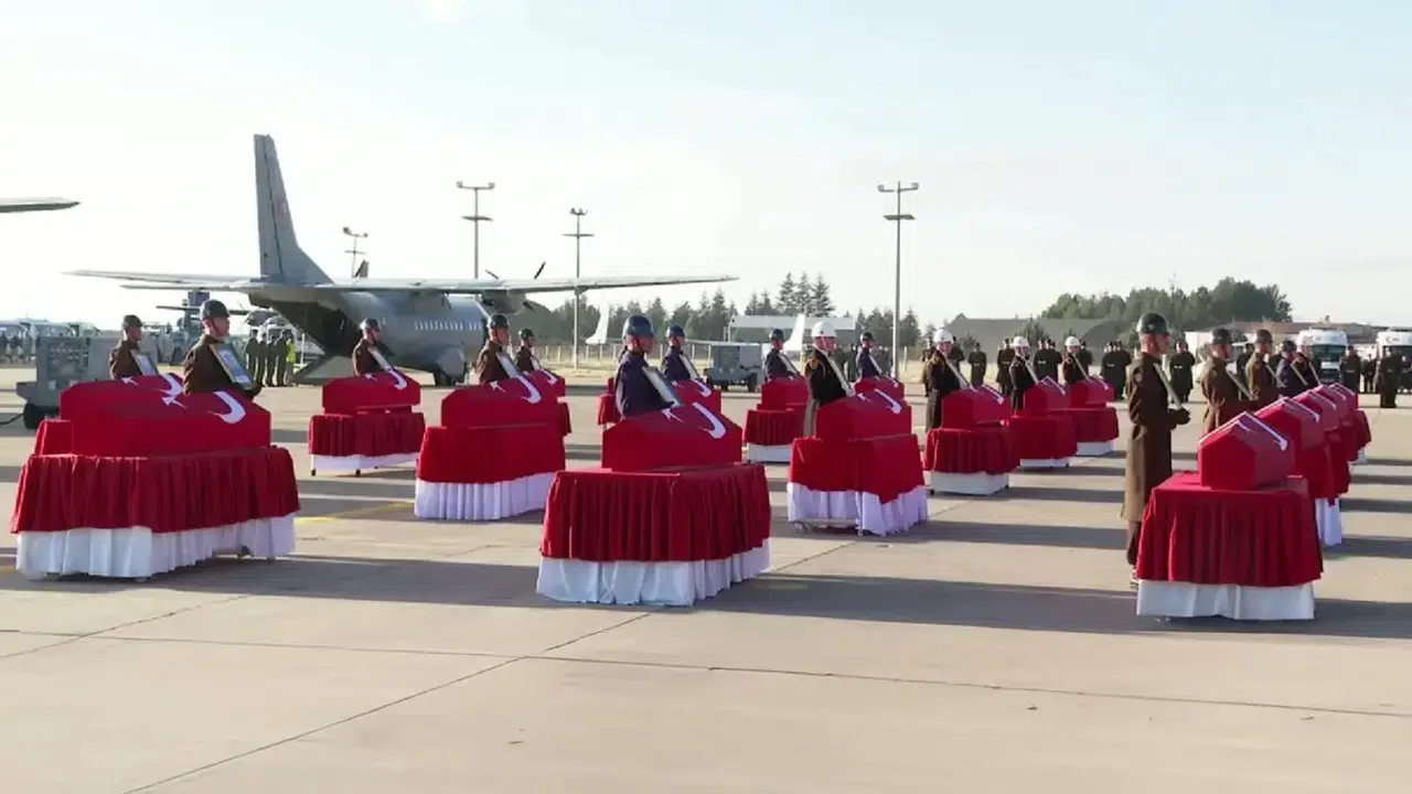 Bayrağa sarıldılar, dualarla uğurlandılar: 20 şehidimize veda töreni!