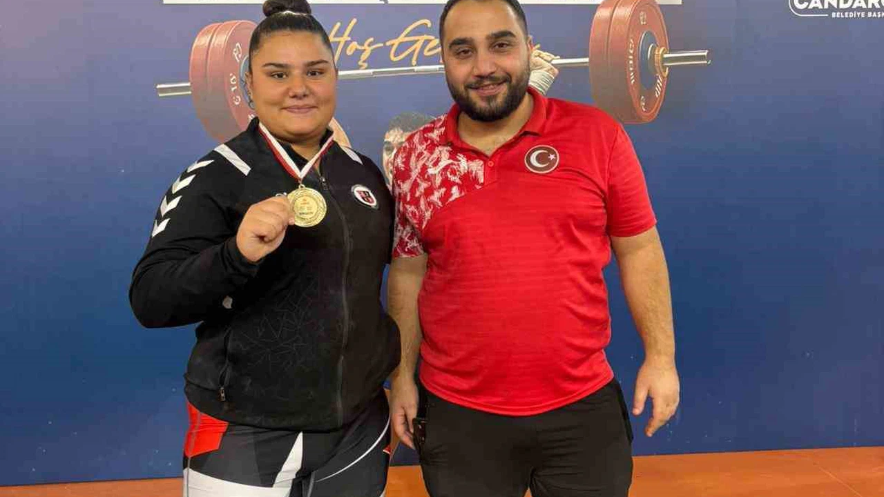 Düzce'de gurur portresi: Genç halterciler Balkan sahnesinde!