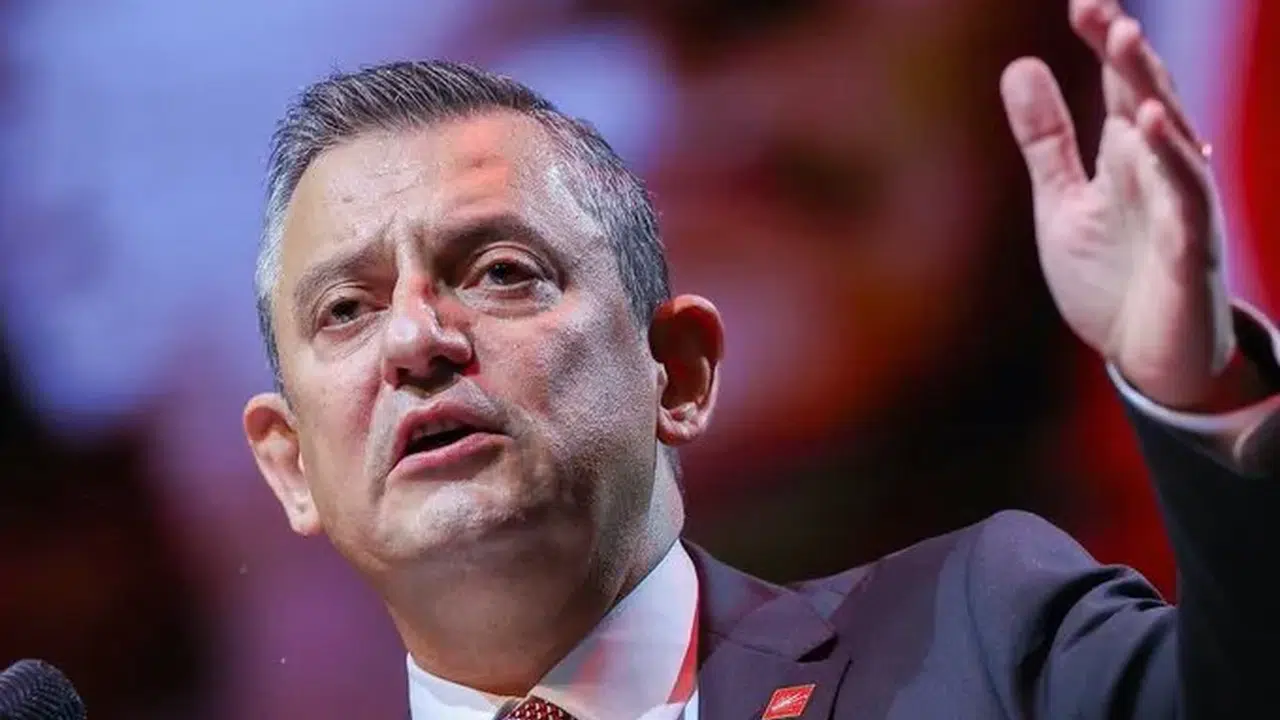 CHP’de koltuk savaşı büyüyor... Kurultay kürsüsü hesaplaşma alanına döndü!