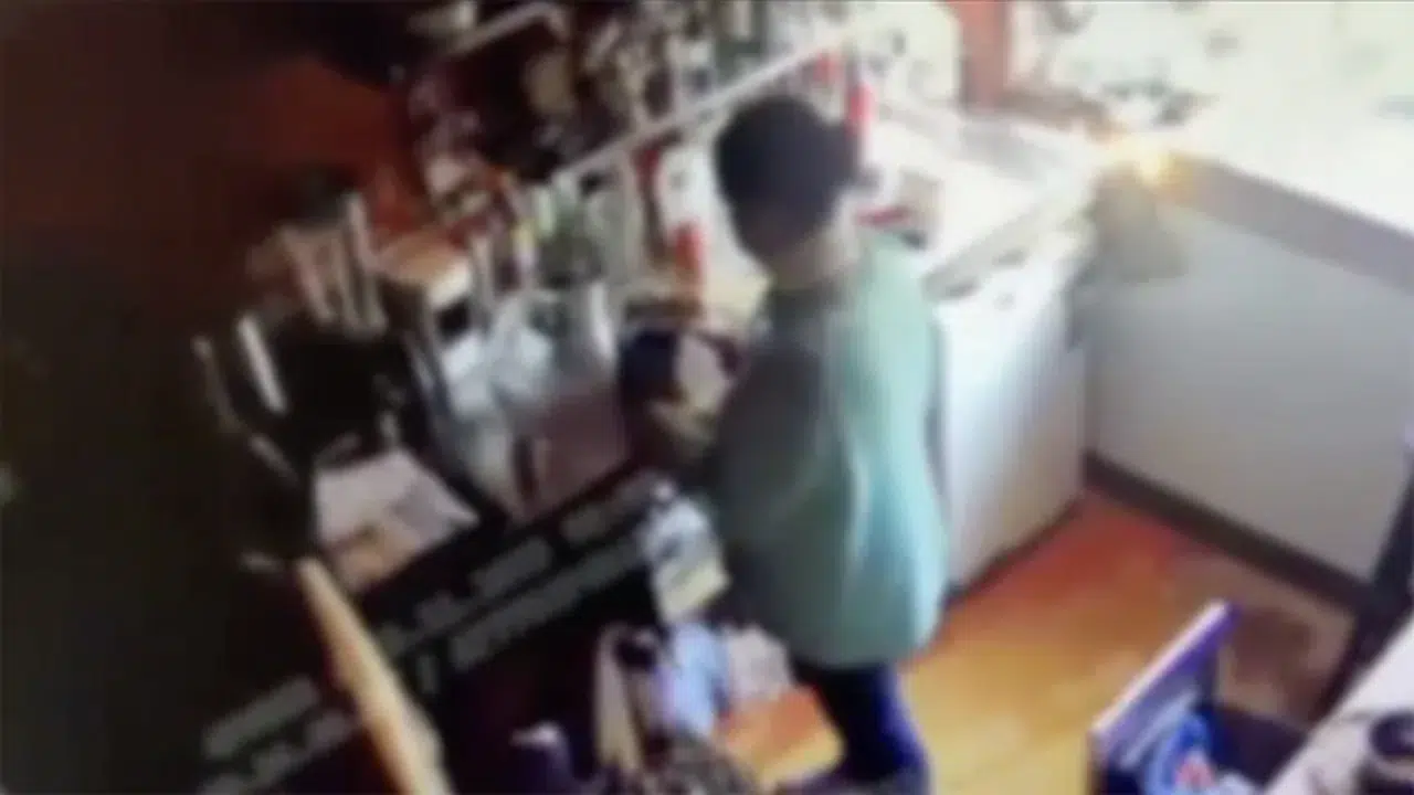 Korkunç ihmal! Kahve yerine endüstriyel deterjan koydular: Zehirlenen genç kadın ölümle pençeleşiyor!