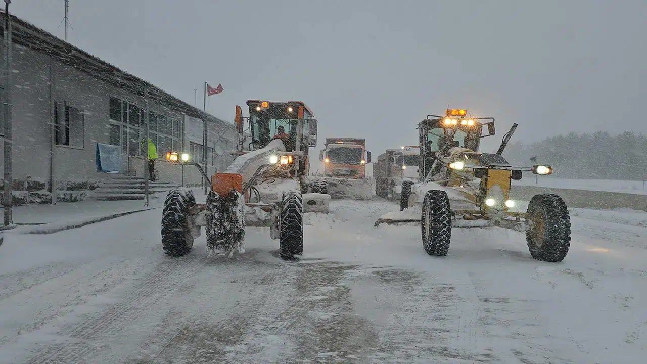 Kış bastırdı, ekipler durmadı: Turuncu ekipler iş başında! Uraloğlu açıkladı