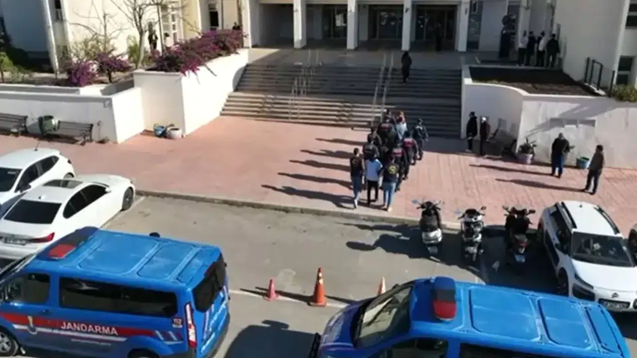 Havadan izlediler, karadan bastılar! Göçmen kaçakçıları kıskıvrak yakalandı