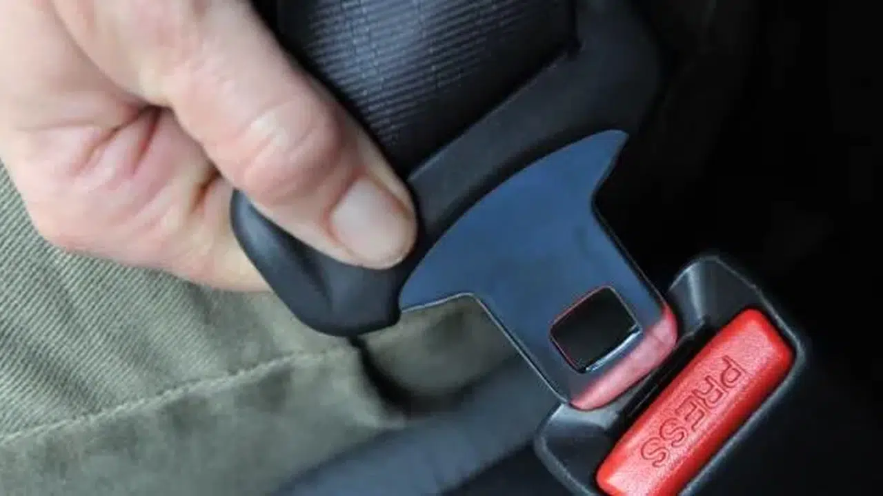 Emniyet kemeri faciayı önledi: Takla atan araçtan sağ çıktı!