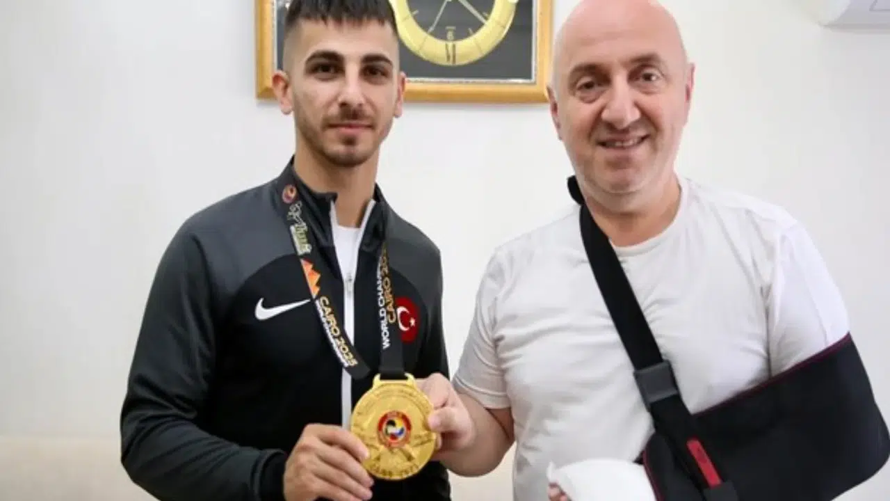 Karatede büyük gurur: Eray Şamdan koleksiyonunu tamamladı