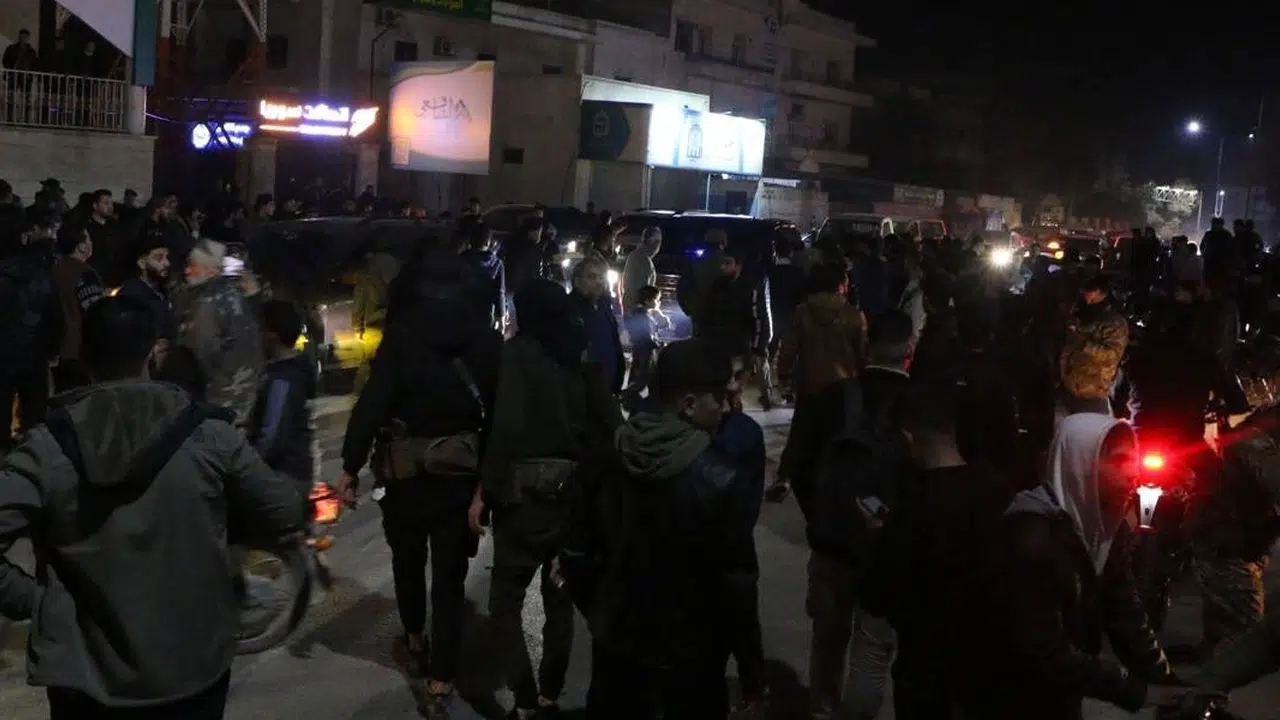 Suriye'de halk eve kapanacak: Lazkiye'de sokağa çıkmak yasaklandı!