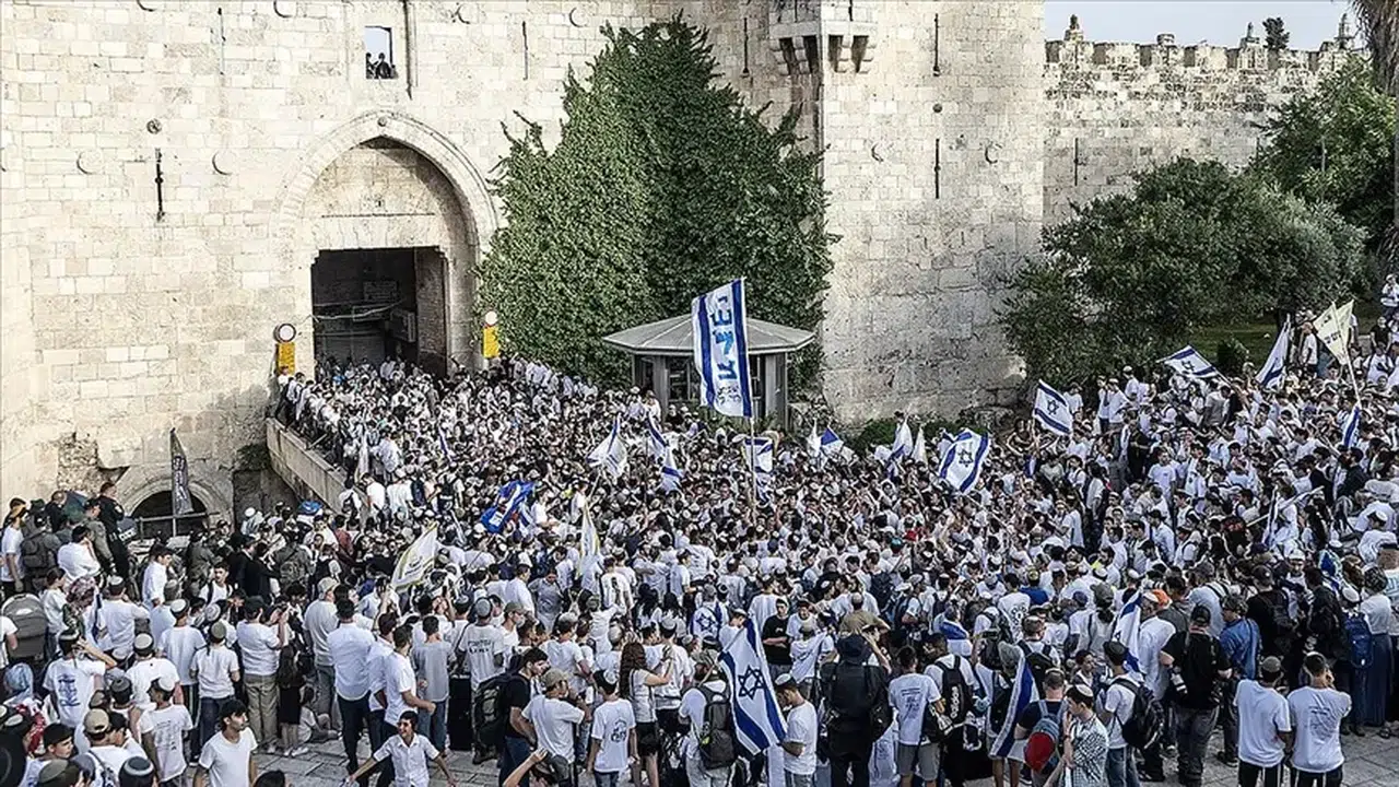 Doğu Kudüs’te gerilim tırmandı: Aksa’da ayin yaptılar!