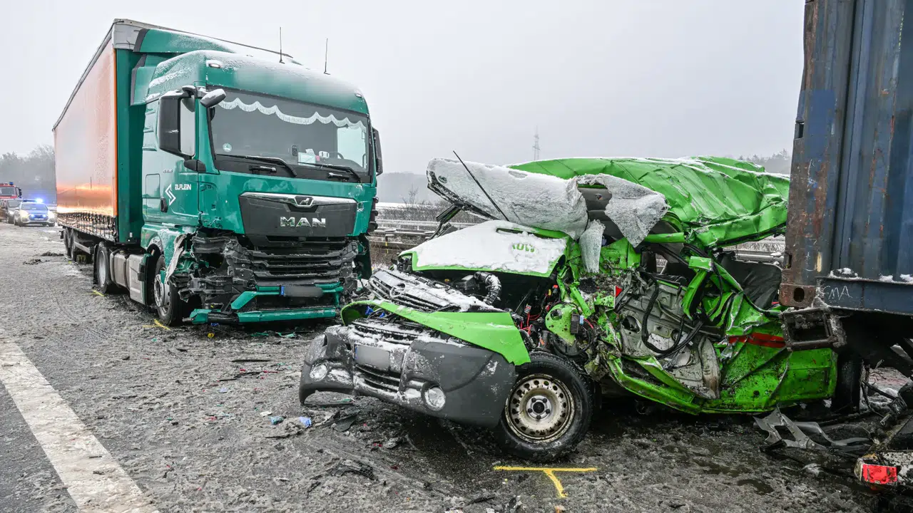 Almanya’da buz kabusu: Berlin’de 24 saatte 565 kaza!