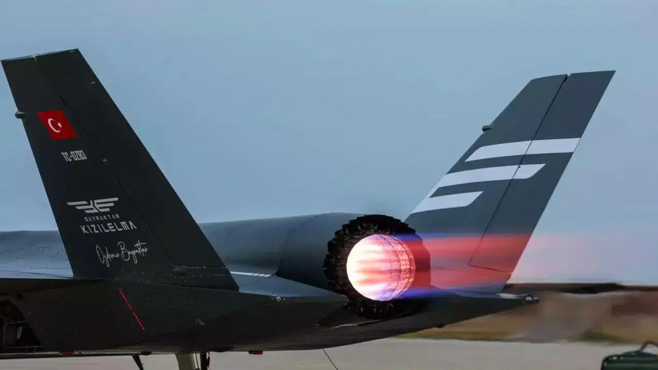 KIZILELMA gökyüzünde tarih yazdı: Dünya bu uçuşu konuşuyor!