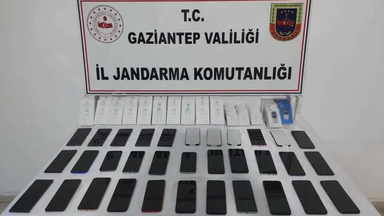 Piyasa değeri 800 bin TL! Gaziantep’te kaçak cep telefonu çetesine operasyon