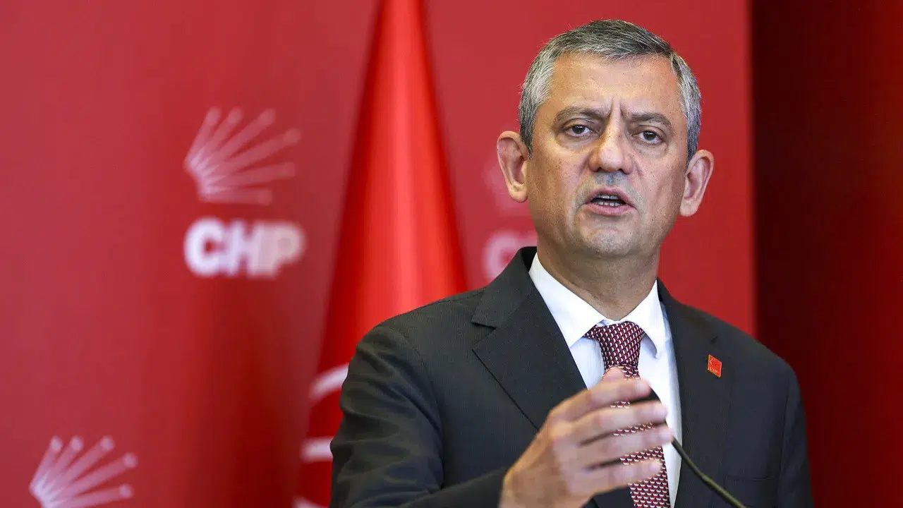 Özel'den tutarsız seçim mesajı: 'Yavaş, İmamoğlu'nun yedeği değildir'