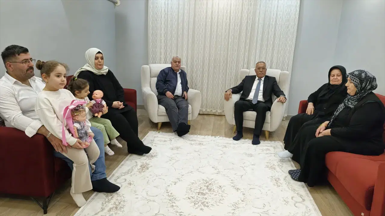 Hatay’da teşekkür ve umut bir arada: Depremzede aile Erdoğan’a seslendi!