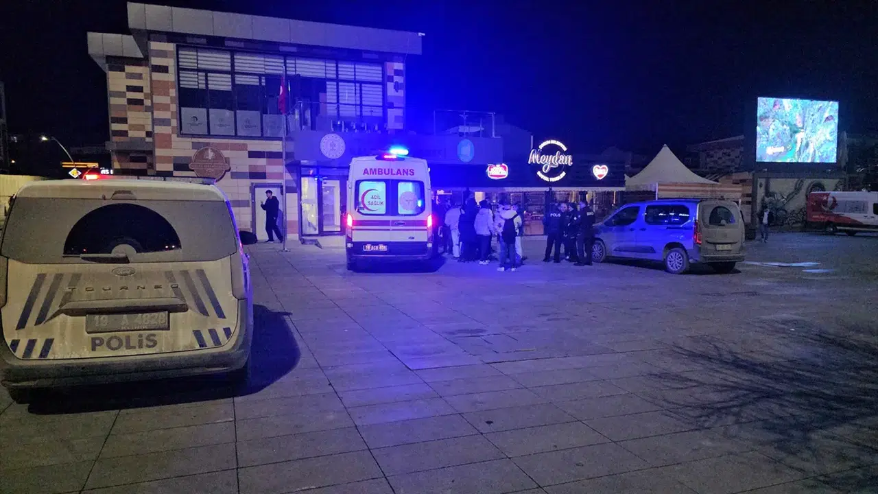 Çorum’un göbeğinde bıçaklı saldırı! 18 yaşındaki genç hastanelik oldu...