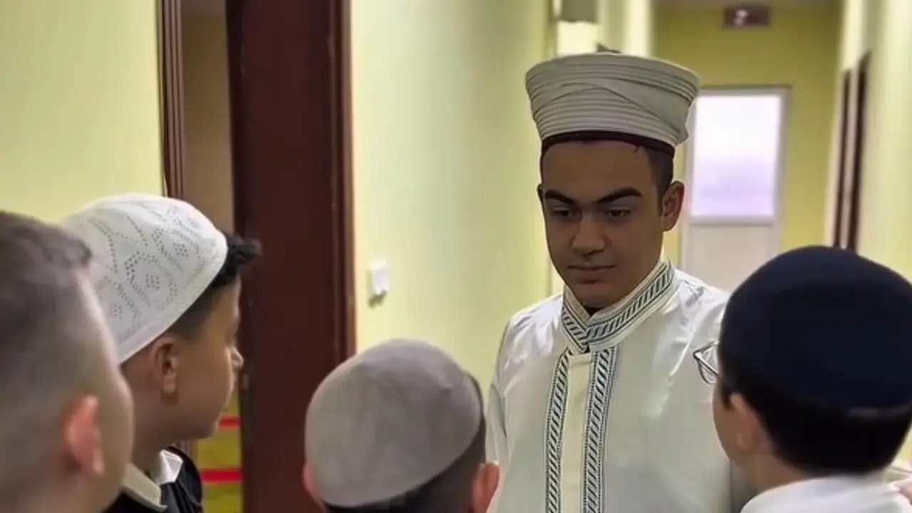 Sınıfı sahneye çevirdiler, Düzce'den ibretlik yanıt geldi... Namaz eğlence değildir!