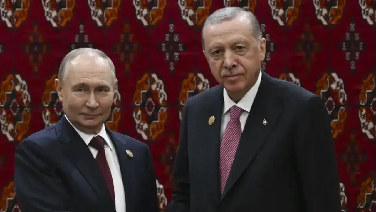 Barış Forumu’nda diplomasi trafiği: Erdoğan ve Putin aynı karede!