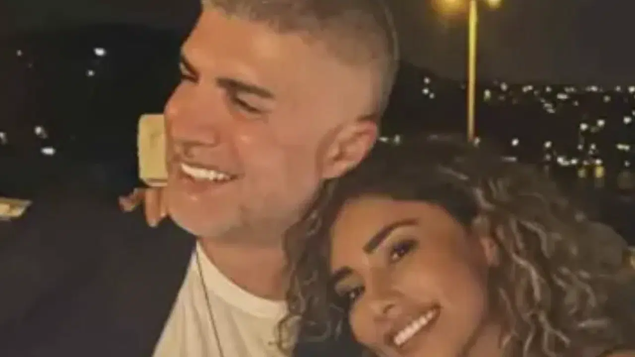 Özcan Deniz evli mi, eşi Samar Dadgar kimdir, kaç yaşında, aslen nereli? Yaş farkı eleştirileri ve çiftin duruşu