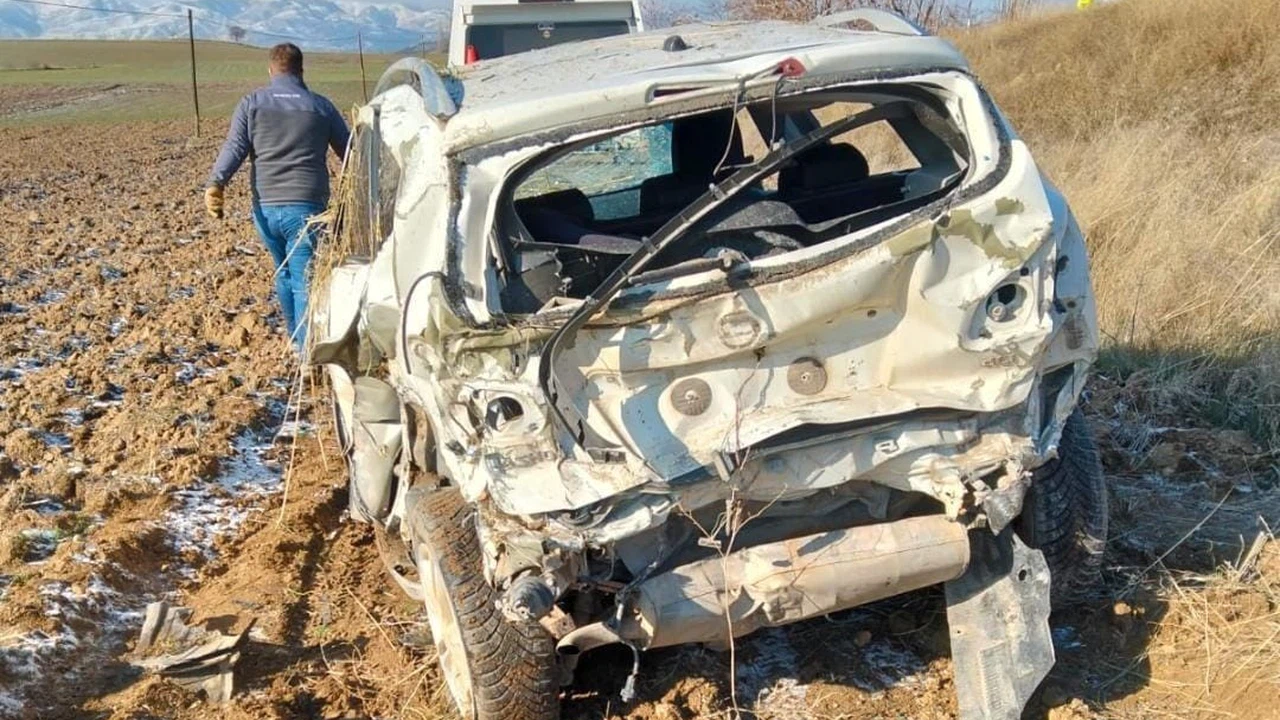 Amasya’da can pazarı: Otomobil ile SUV çarpıştı 8 kişi hastanelik oldu!