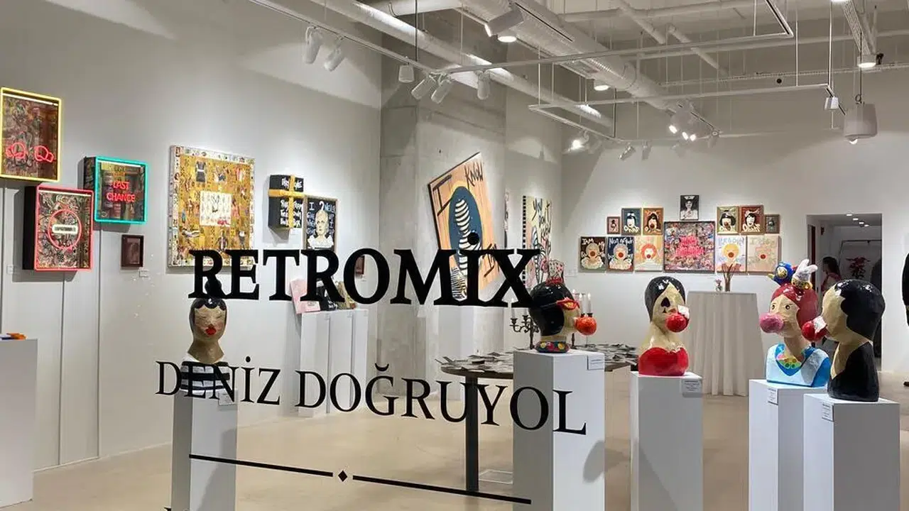 Deniz Doğruyol’un 'Retromix' sergisi zamanın ritimlerini Pop Art’la görselleştiriyor