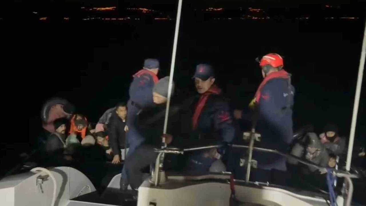 Ayvacık açıklarında 30 kaçak göçmen yakalandı