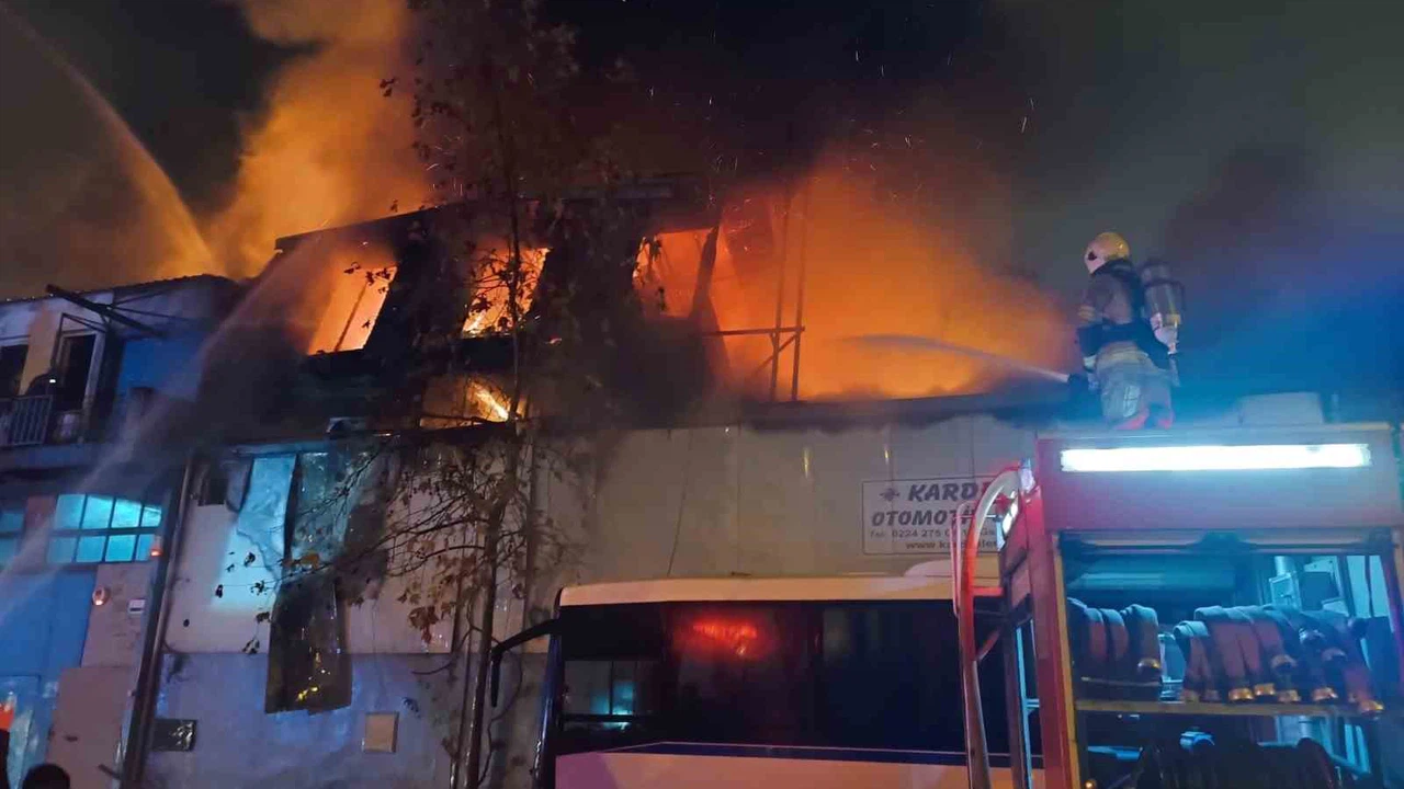 Otomotivde alevli sezon açılışı... Bursa'da 5 işletme birden yandı!