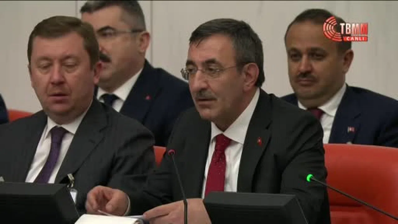 Cevdet Yılmaz’dan kadınlara haksızlık uyarısı: 'LGBT üzerinden tartışıyorsanız haksızlık yapıyorsunuz!'