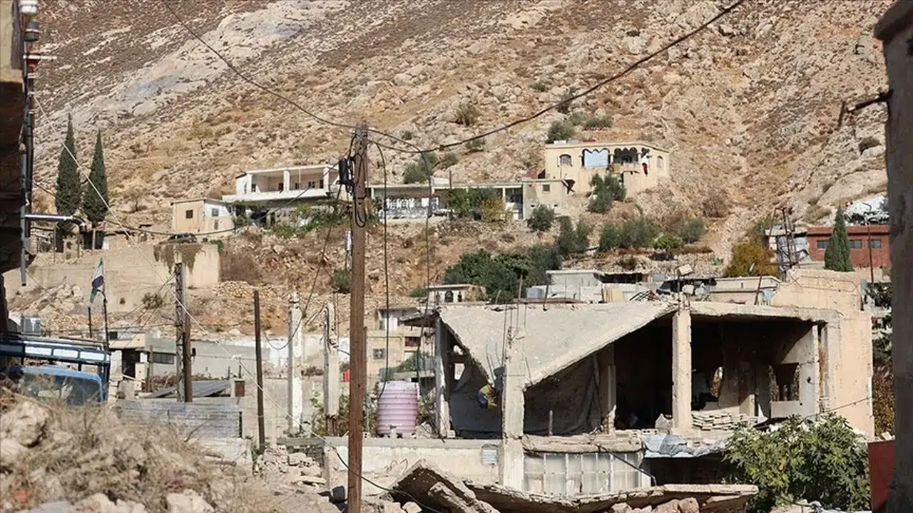 Kuneytra’da İsrail askerleri köyü ablukaya aldı!