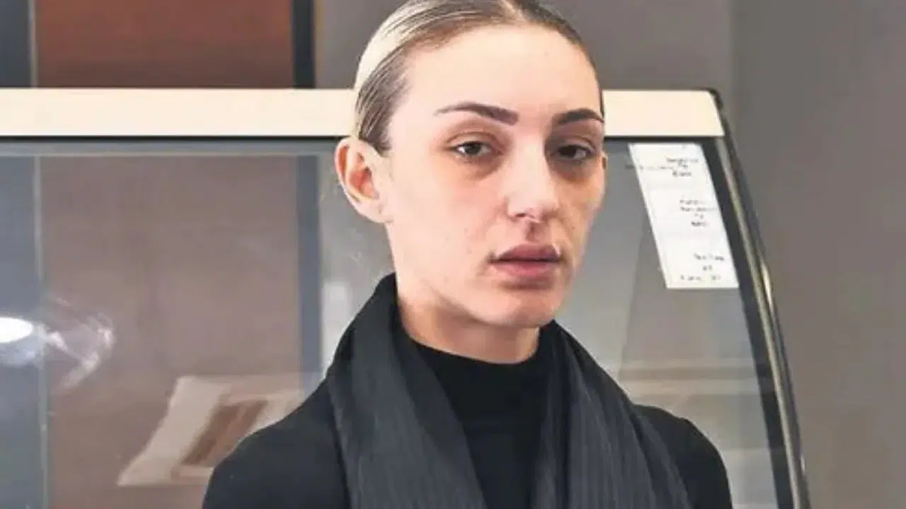 Adliye önü karıştı: Gül Tut’un kızı Tuğyan Ülkem yuhalamalar eşliğinde tutuklandı!