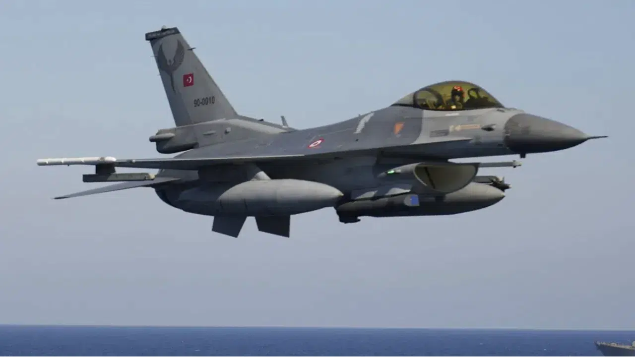 Türkiye hava sahasında vurulan İHA’nın enkazı didik didik aranıyor!