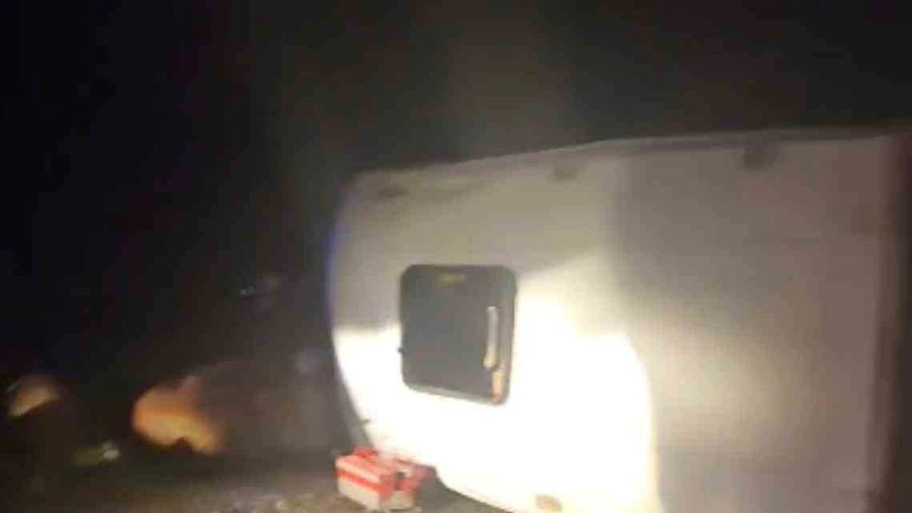 İnşaat işçilerini taşıyan minibüs devrildi: 16 yaralı