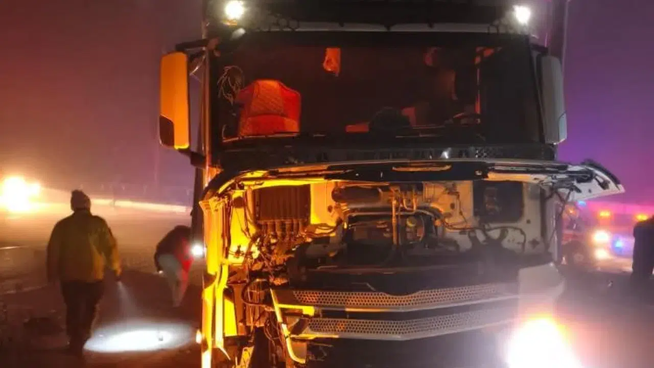 Fethiye yolu savaş alanına döndü! Hurdaya dönen araçta can pazarı!