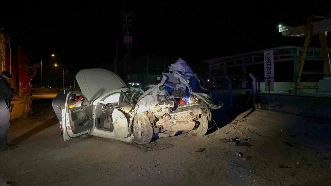 Muğla yolunda tarifsiz acı... Yol kenarındaki tır, bir aileyi paramparça etti!