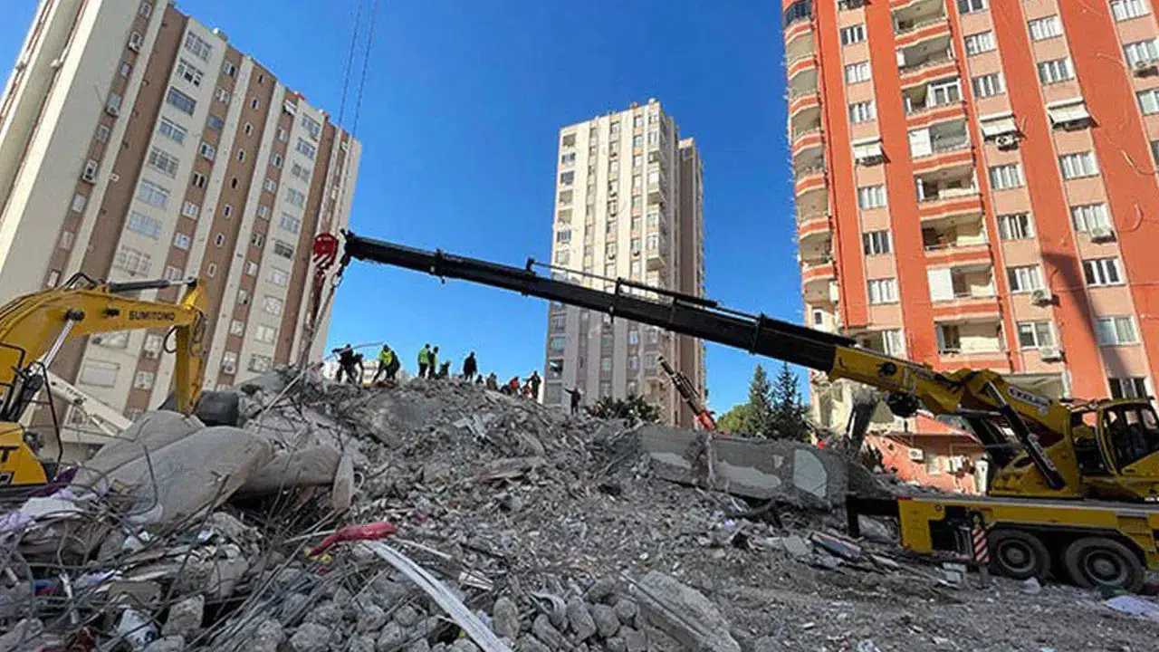 51 canın hesabı soruluyor: Firari müteahhit yargı önünde!