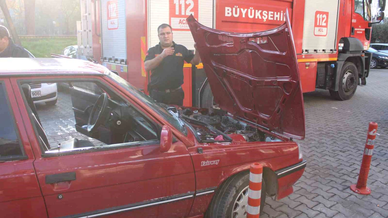 Motor bölümünden dumanlar yükseldi... Aydın'da seyir halindeki otomobil alev aldı!