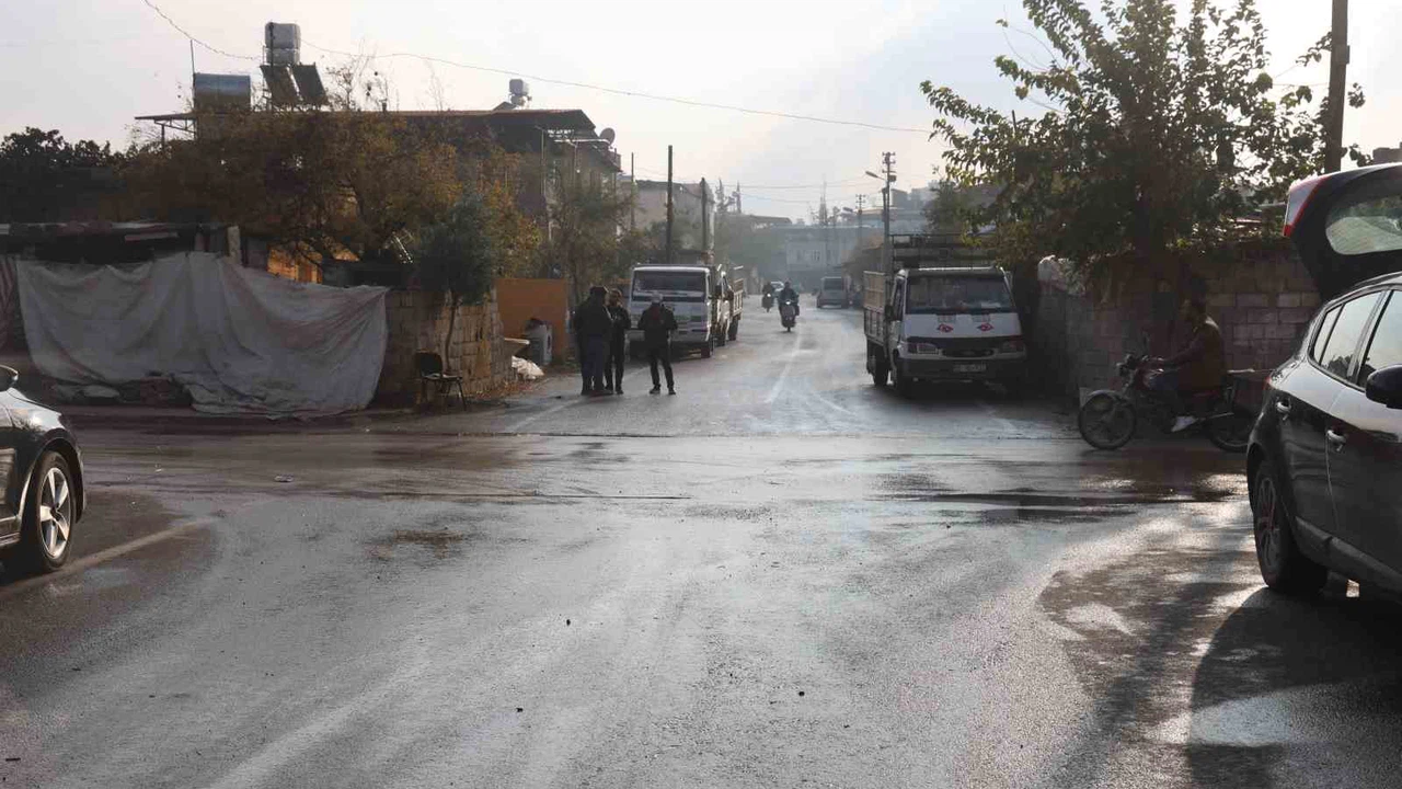 Hatay'da otomobil ile motosiklet çarpıştı: O anlar kameralara yansıdı!