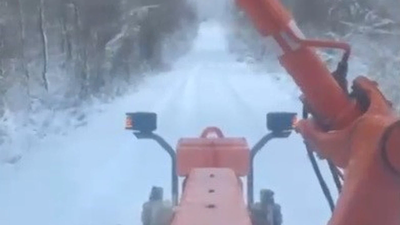 Kar kapattı, kepçe yetmedi... Sinop’ta hayat durdu!