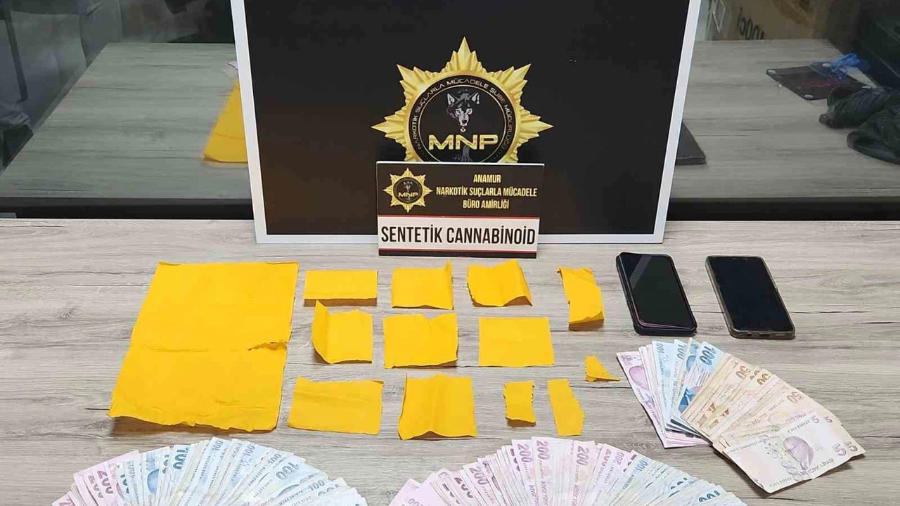 Anamur’da kâğıt parçalarından uyuşturucu çıktı: Narkotik ekipleri deşifre etti!
