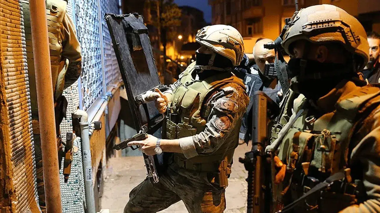 Operasyon tsunami gibi! Zehir tacirleri tek tek yakalandı