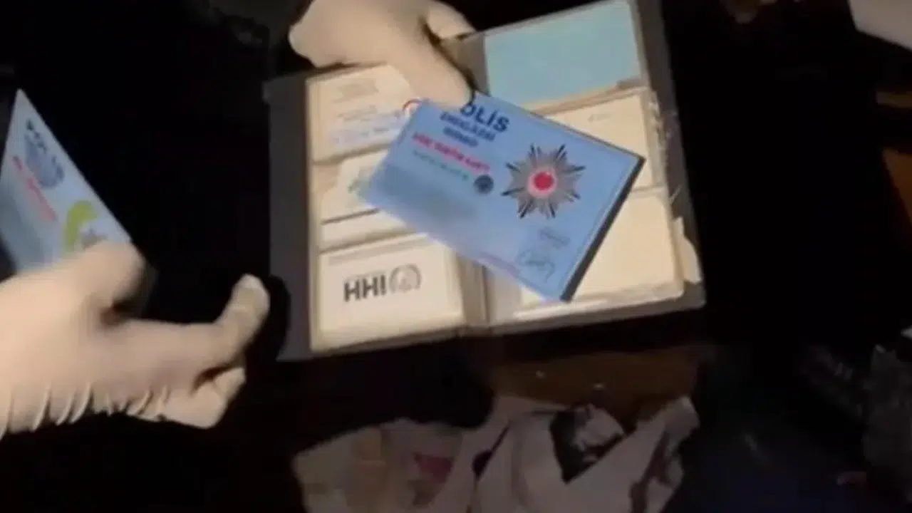 Sahte kartlarla geziyorlardı! Narko-Kapan’da yakalandılar