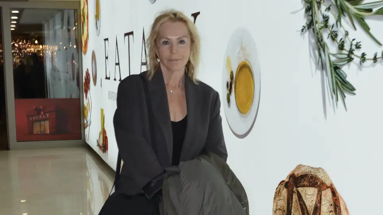 Zarafetiyle dikkat çekti: Hale Soygazi yeni yıl için alışverişte