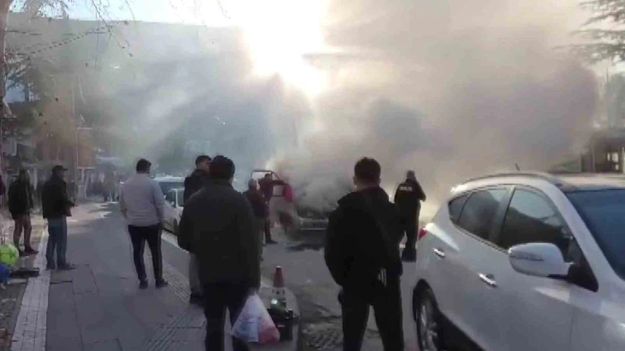 Seyir halindeydi, bir anda cehenneme döndü... Vatandaşlar alevlerle adeta dövüştü!