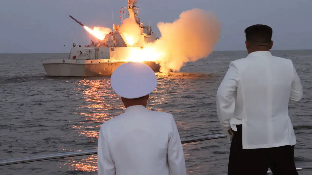 Batı Denizi'nde kritik test: Kuzey Kore seyir füzelerini 170 dakika havada tuttu!