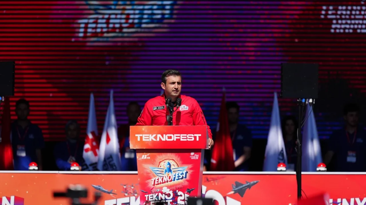 Selçuk Bayraktar'dan TEKNOFEST'te milli teknoloji vurgusu: 'Dirilişin sesi'