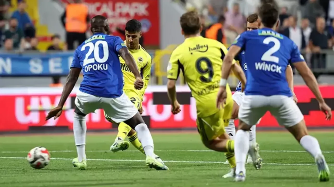 Fenerbahçe, 10 kişilik kasımpaşa karşısında 2 puan bıraktı