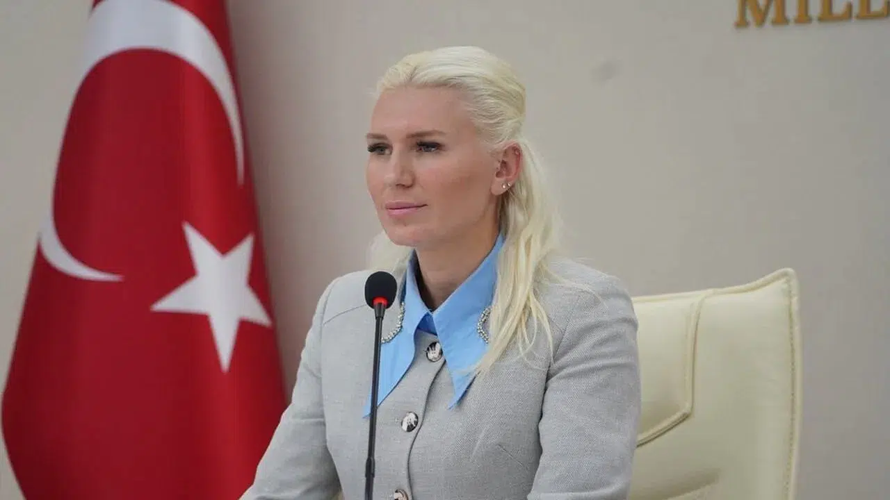 Melek Mızrak Subaşı kimdir, kaç yaşında, nereli, evli mi, eşi kim, mesleği ne, Bilecik Belediye Başkanı mı?