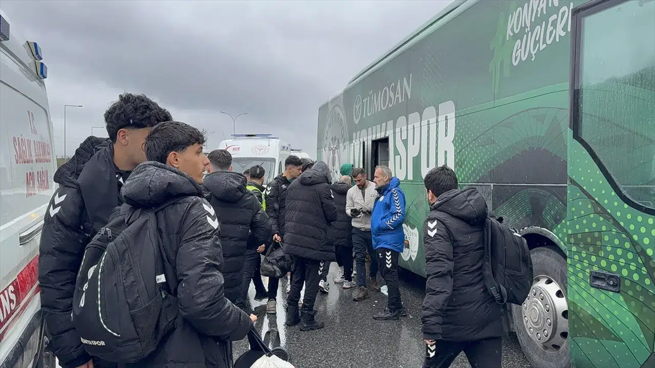 Konyaspor U19 otobüs kazası Kaç yaralı var, şoför kurtarıldı mı, sağlık durumu nasıl?