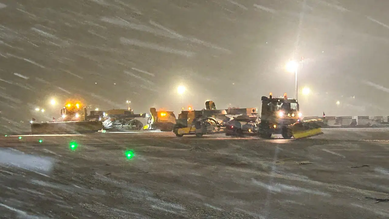 Sabiha Gökçen’de karla mücadele: Uçuş güvenliği için yoğun mesai