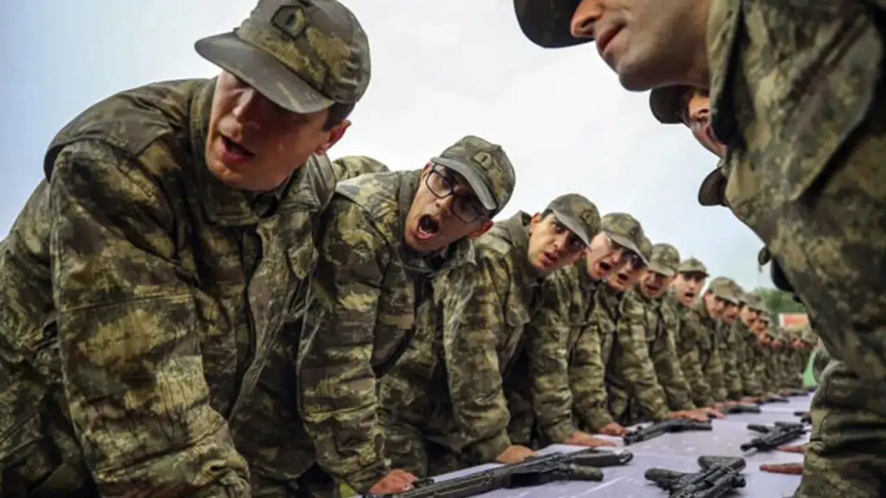 Bedelli Askerlikte telefon serbest mi yasak mı? İşte TSK disiplin ve 6413 sayılı kanunun detayları...