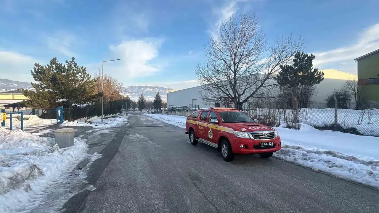 İşçiler faciayı önledi: Bolu’da sabah mesaisi yangınla bölündü!